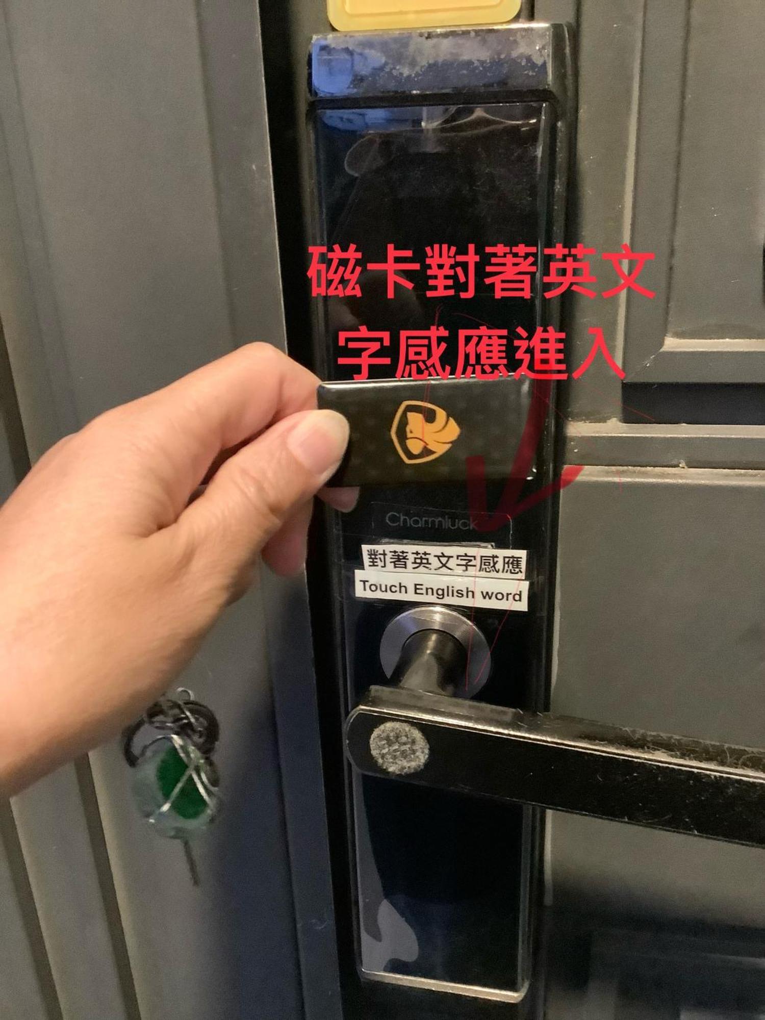 愛旅行民宿&近東大門夜市 เมืองฮวาเหลียน ภายนอก รูปภาพ